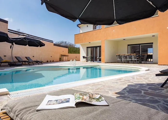 فيلة Nur بولا