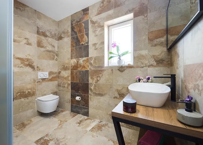 فيلة Nur بولا